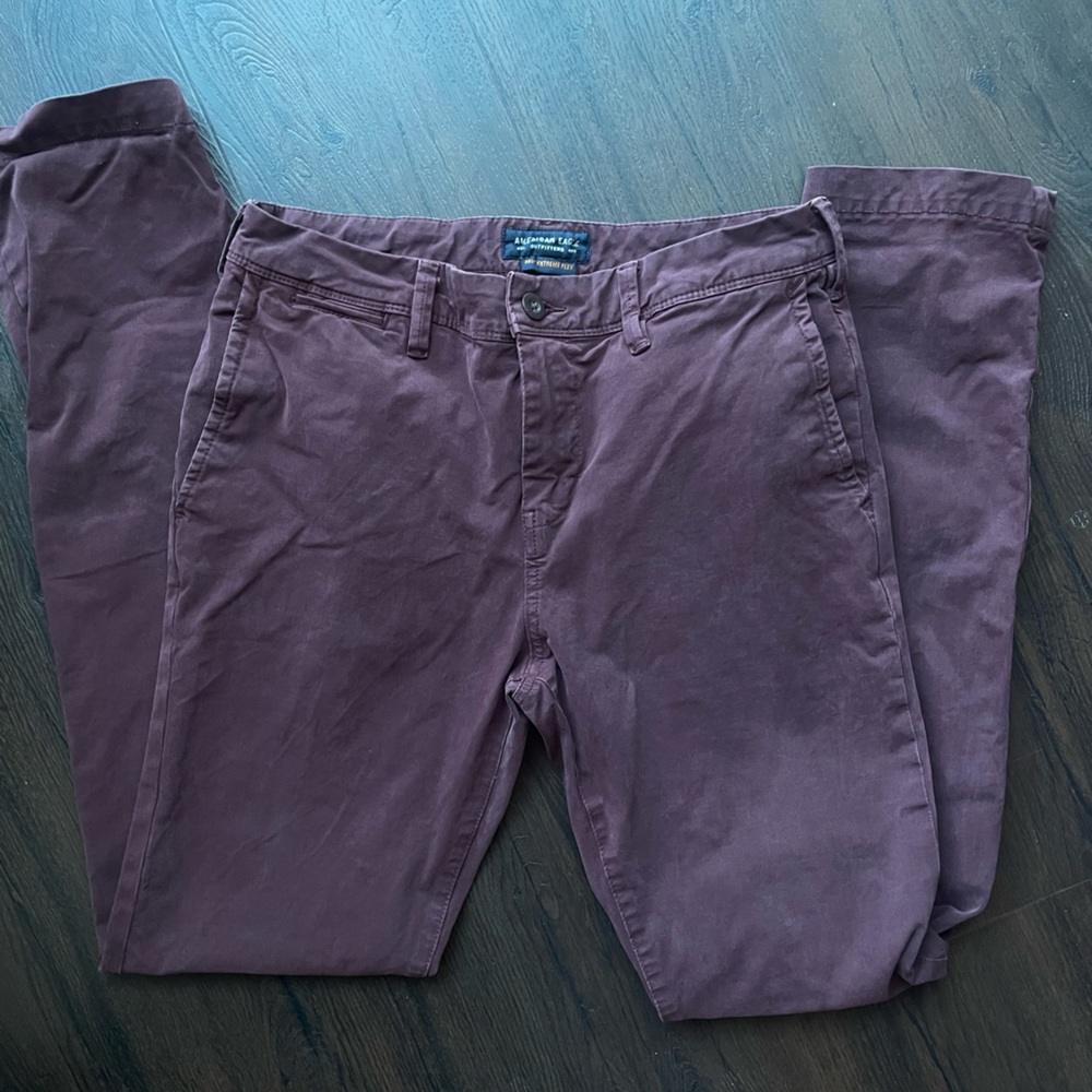 Men’s Maroon Size 30 x 34 American Eagle Extreme flex pants